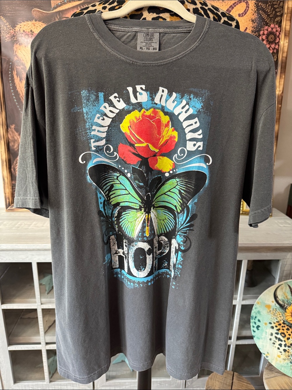One24 Graphic 'There Is Always Hope' Butterfly Tee - dk gray Sz xl